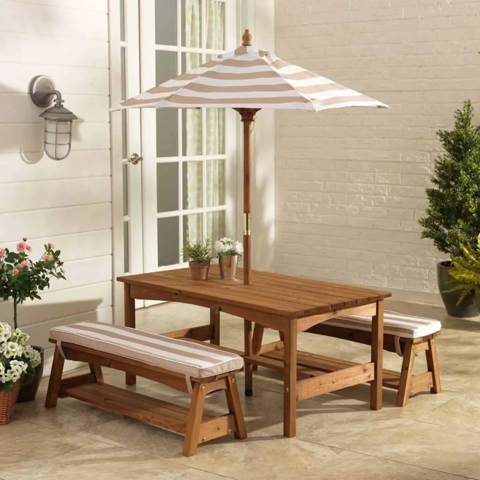 Zestaw drewnianych stołów i ła – Kids Outdoor Table With Umbrella recenzja i cena